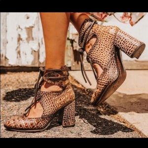 Freebird “Joyce” Croc Sandals!